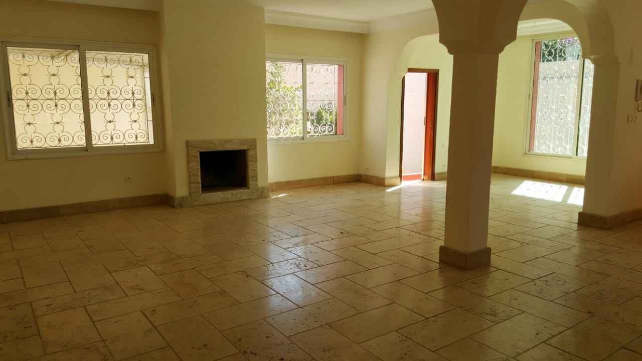 Location-coquette-villa-avec-piscine-Oasis