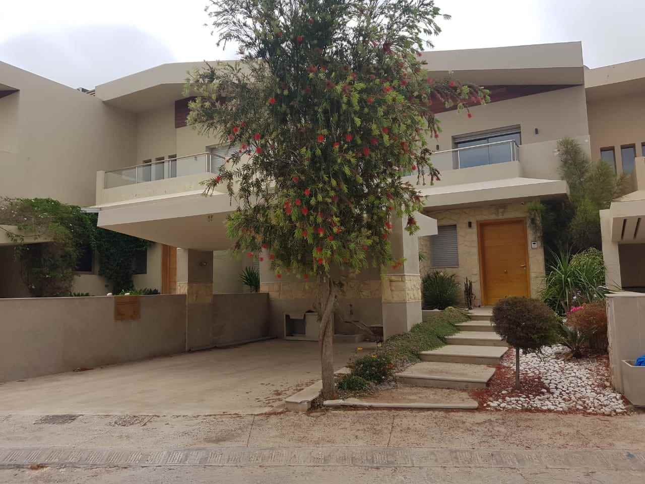 Location-d'une-belle-villa-moderne-sur-bouskoura