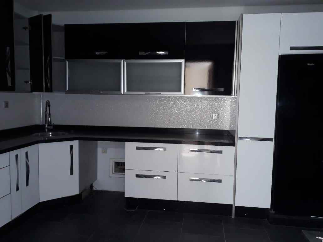 Location-d'une-belle-villa-moderne-sur-bouskoura