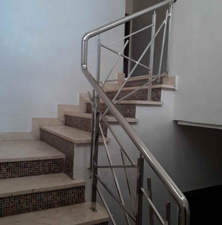 Location-d'une-belle-villa-moderne-sur-bouskoura