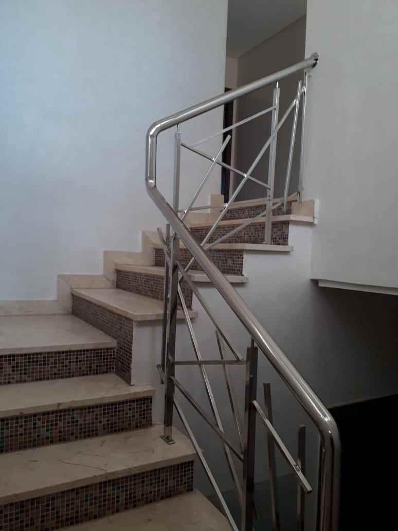 Location-d'une-belle-villa-moderne-sur-bouskoura