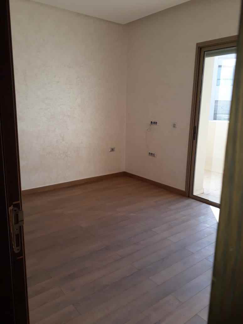 Location-d'une-belle-villa-moderne-sur-bouskoura