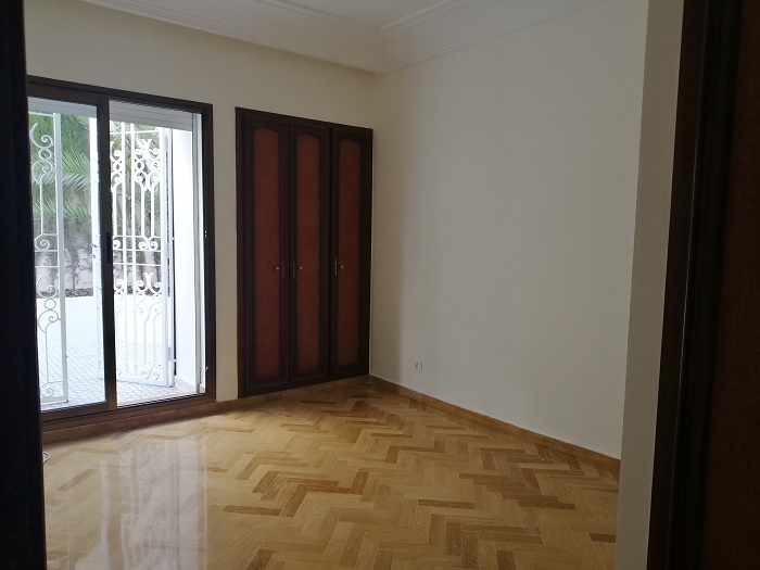 Location-d'un-bel-spacieux-appartement-au-quartier-racine