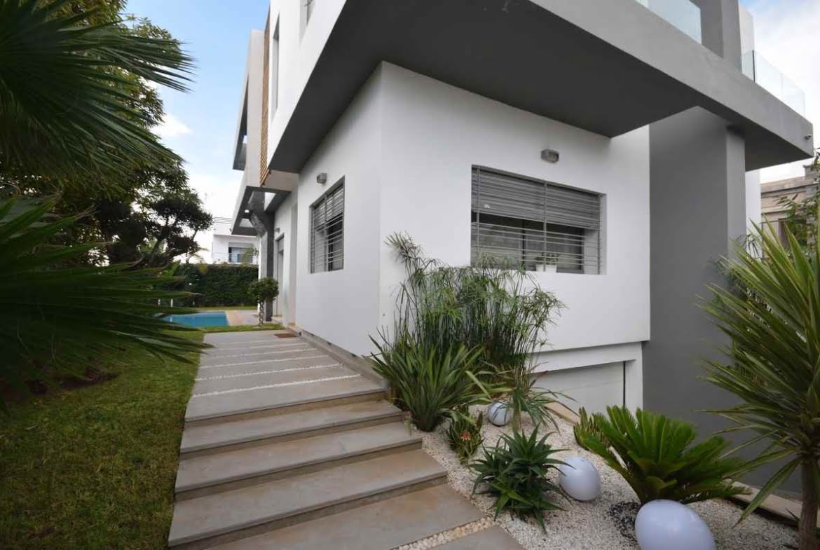 Location-d'une-moderne-villa-meublé-sur-dar-bouazza