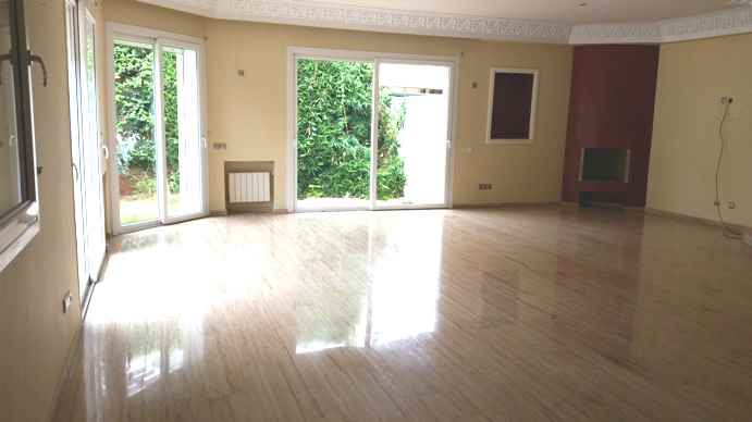 LOCATION-VILLA-AVEC-PISCINE-QUARTIER-CALIFORNIE