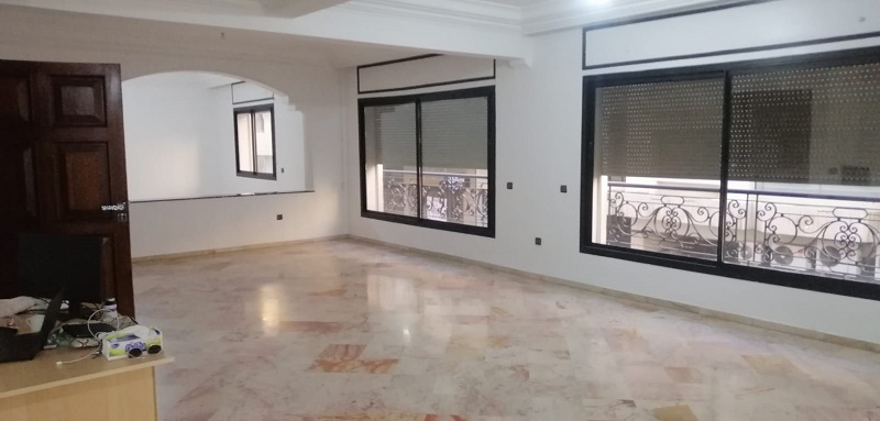 Location-appartement-d’une-superficie-de-villa-sur-Racine