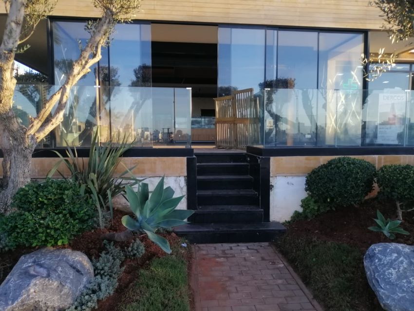 À-louer-Beau-local-aménagé-bien-situé-sur-dar-bouazza