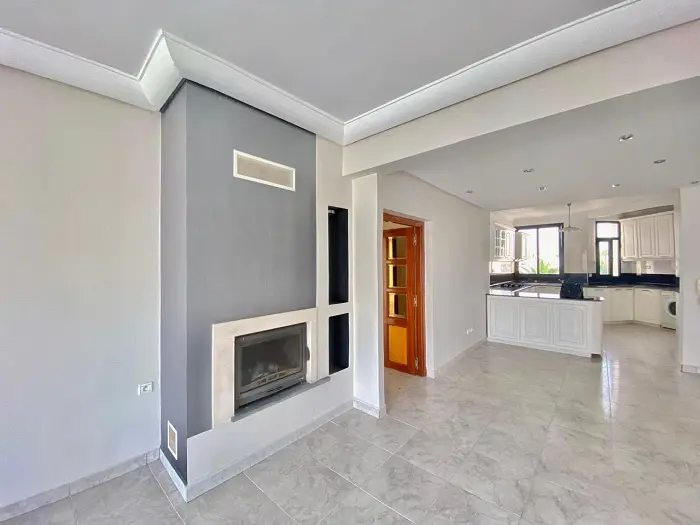 Agréable et Lumineux Appartement à Louer à Ain Diab