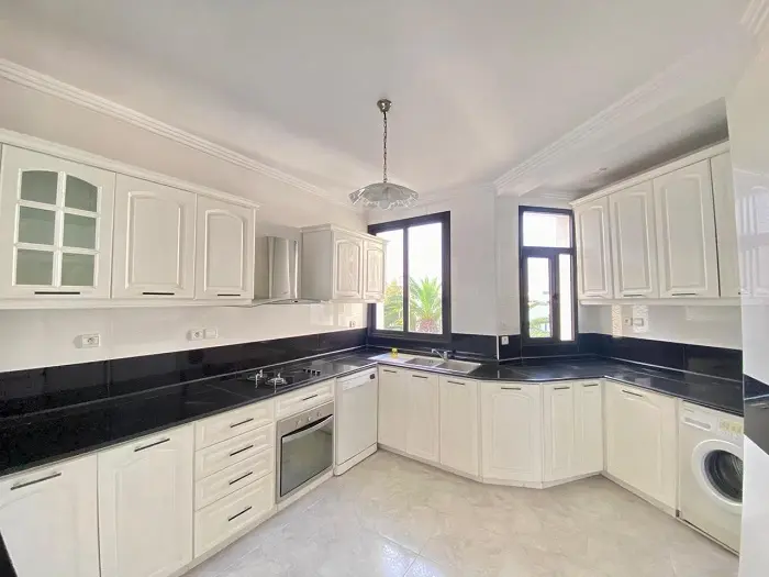 Agréable et Lumineux Appartement à Louer à Ain Diab