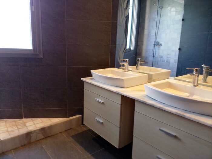 SPLENDIDE-VILLA-DE-LUXE-3-NIVEAUX-PISCINE-–-DAR-BOUAZZA