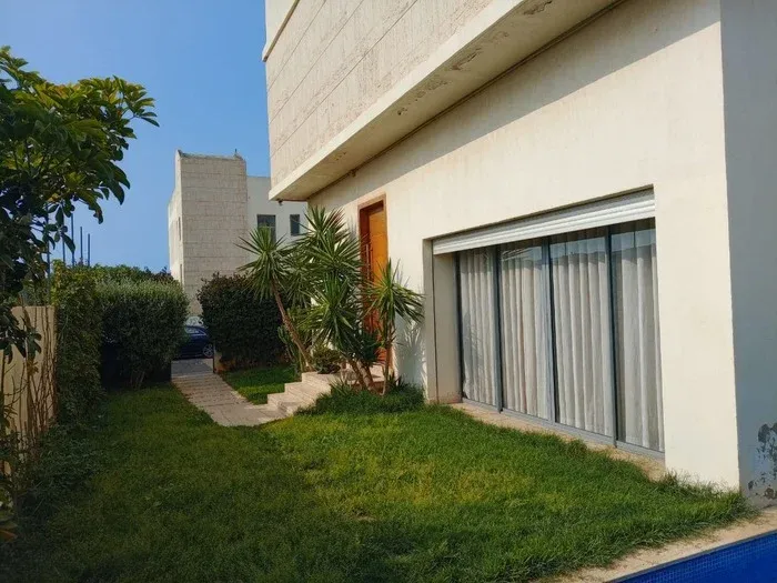 villa angle dar bouazza avec piscine